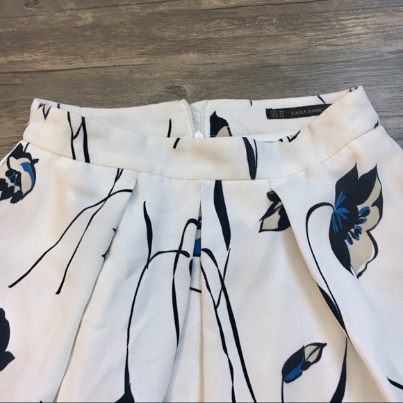SOLD‼️ZARA BASIC Floral Print Pleated Skirt - Picture 2 of 6